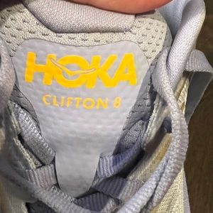 Hoka women’s Clifton 8 size 8